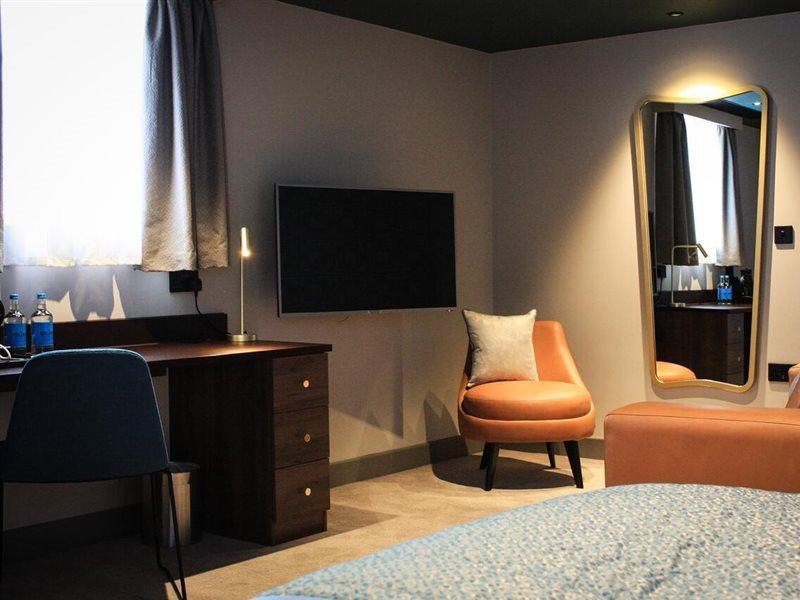 The Comet London 4*